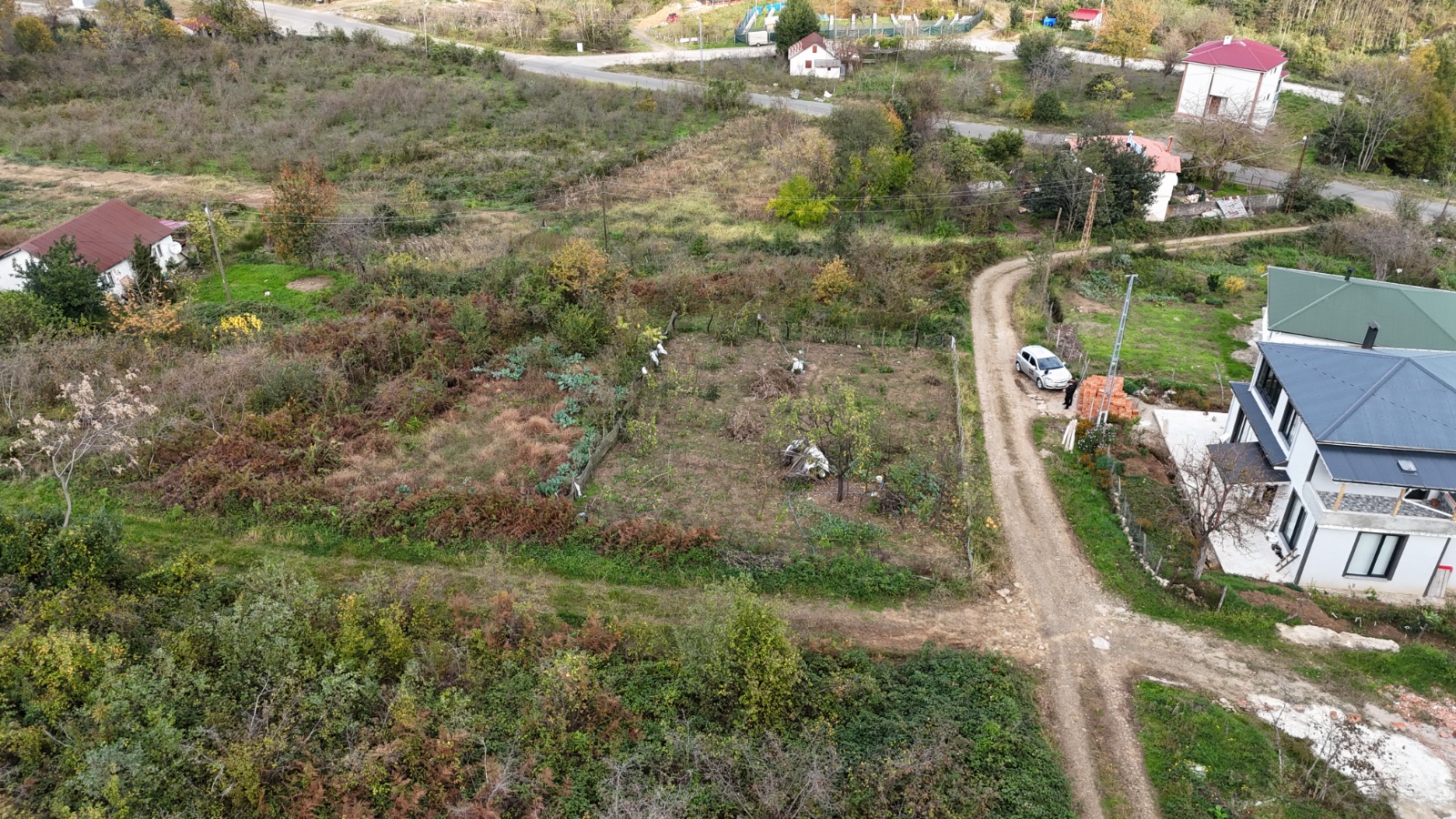 MABEL GAYRİMENKUL/ADACIKTA DENİZ MANZARALI İMARLI VİLLALIK ARSA